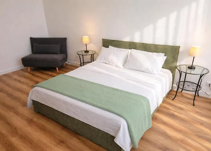 Casa Dolce Casa - Dual Modern Apartment, 1 Min From Metro, Up To 9 Guest