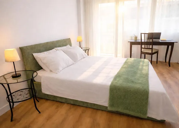Casa Dolce Casa - Dual Modern Apartment, 1 Min From Metro, Up To 9 Guest